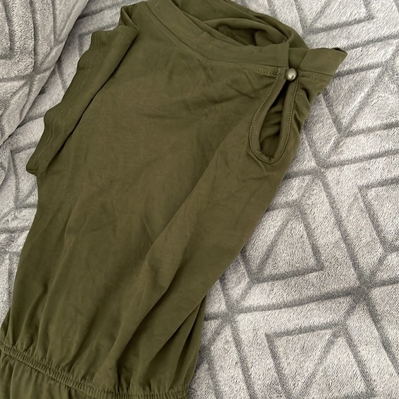 No brand it’s a boutique item size large army green. One piece suit. - Picture 3 of 5